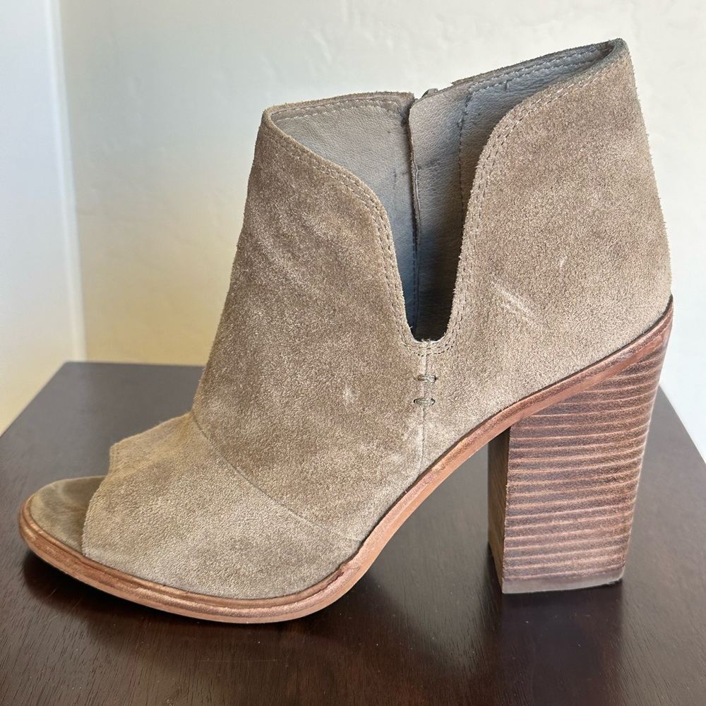 Vince Camuto suede booty - Picture 4 of 6